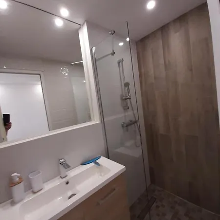 De La Roquille Apartman