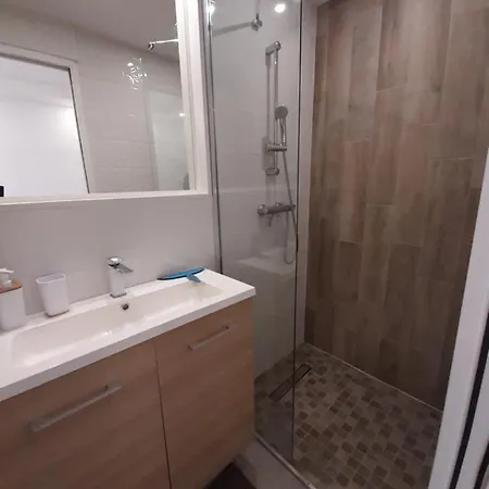 דירה De La Roquille אגדה