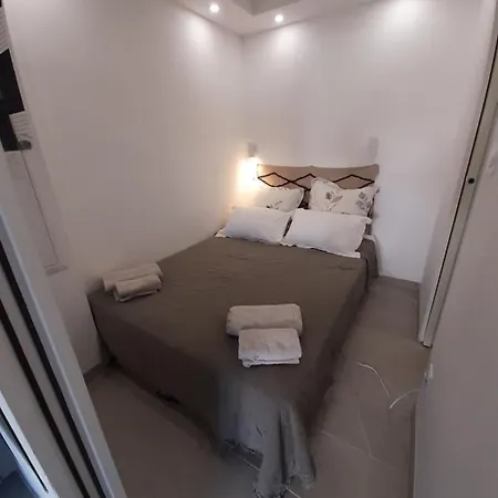 De La Roquille Apartment *