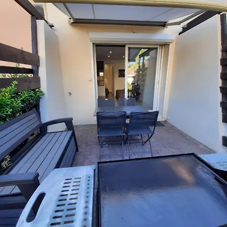 De La Roquille Apartment *