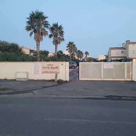De La Roquille Apartman *